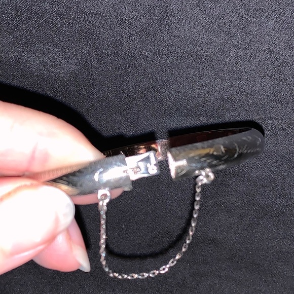 Silver bangle bracelet - Picture 4 of 9